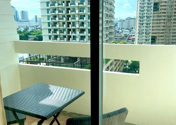Apartment Luxury Bauhaus Inspired Near Makati
